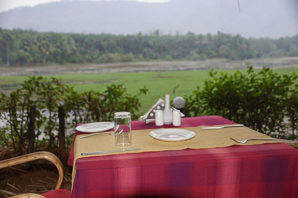 Hotel Soma Birds Lagoon Kotamangalam Exterior foto