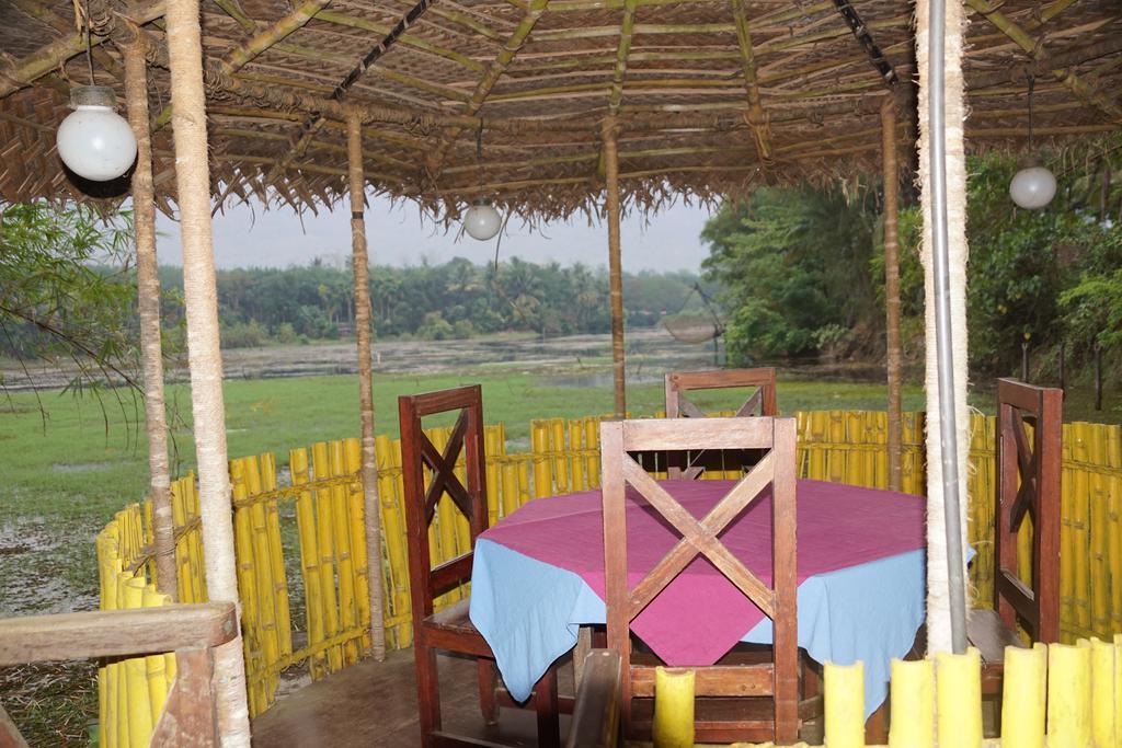 Hotel Soma Birds Lagoon Kotamangalam Exterior foto